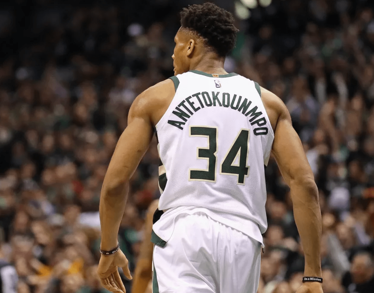 全新5人组合！火箭队调整2阵，3人登场变5人出战，饼皇或被交易？（全新五人轮换出炉！火箭两阵大调整，三人出场扩至五人，饼皇或遭交易？）