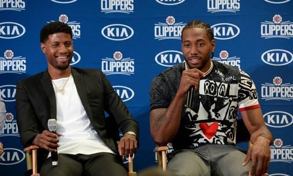 邮报：明年世界杯上下半场中段设强制补水时间，每次三分钟（邮报：明年世界杯上下半场中段将设三分钟强制饮水暂停）