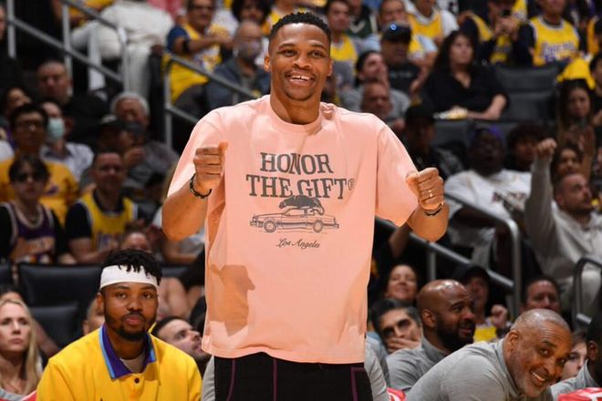 江苏男篮官方定妆照出炉新球衣新阵容新面貌 一起迎接新赛季（江苏男篮发布定妆照：新球衣、新阵容、新气象，共迎新赛季）