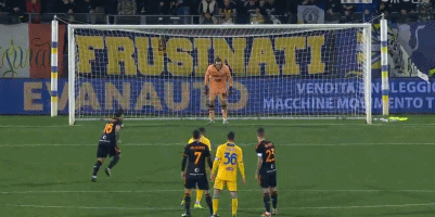 意媒：尤文关注里尔18岁中场布阿迪，若身价合理他们将会行动（意媒称尤文盯上里尔18岁中场布阿迪，若要价合适将出手）