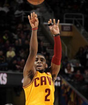 欧冠进球榜更新：莱万连续破门,（欧冠射手榜最新：莱万连场破门）