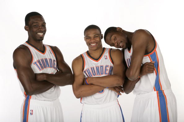 卡马万加在圣马梅斯受伤：皇家马德里的胜利与隐忧（圣马梅斯之夜卡马万加伤退，皇马赢球难掩忧虑）