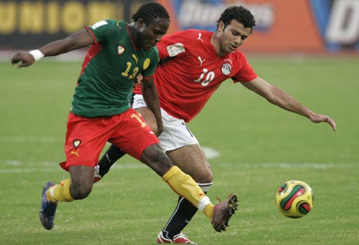 C罗和梅西的真实关系，刷新了球迷的认知（C罗与梅西的关系真相，颠覆球迷想象）