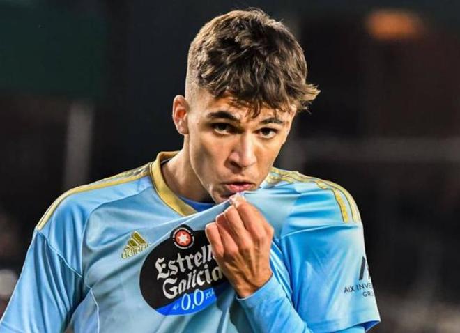 摧枯拉朽！东契奇抛传输送炮弹 艾顿起飞力压乔治双手暴扣（势不可挡！东契奇妙传空接，艾顿腾空力压乔治双手劈扣）