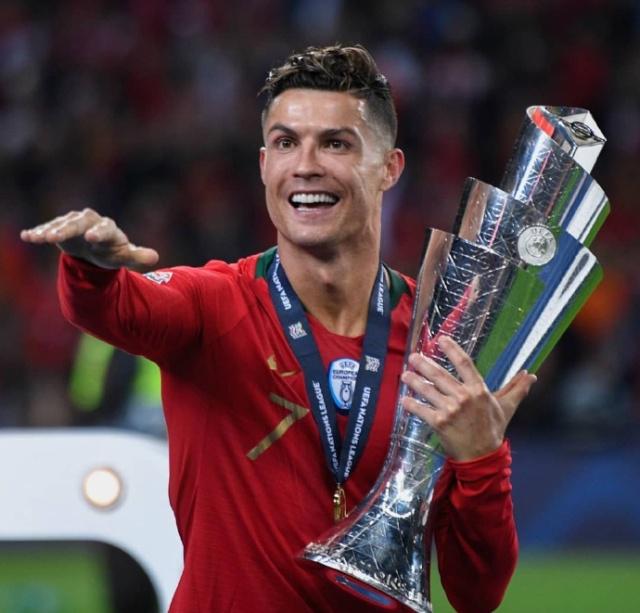 美媒：快船预计将与篮球运营总裁弗兰克团队达成续约（美媒称快船有望与篮球运营总裁弗兰克团队续签合同）