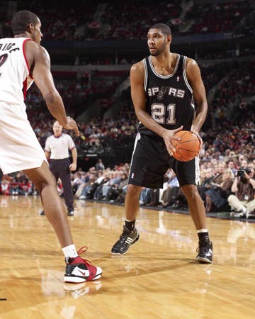 曾经的前场搭档！安东尼和拉什福德拥抱这一刻，你想到了什么？（安东尼与拉什福德相拥：昔日前场拍档这一瞬，你想到了什么？）